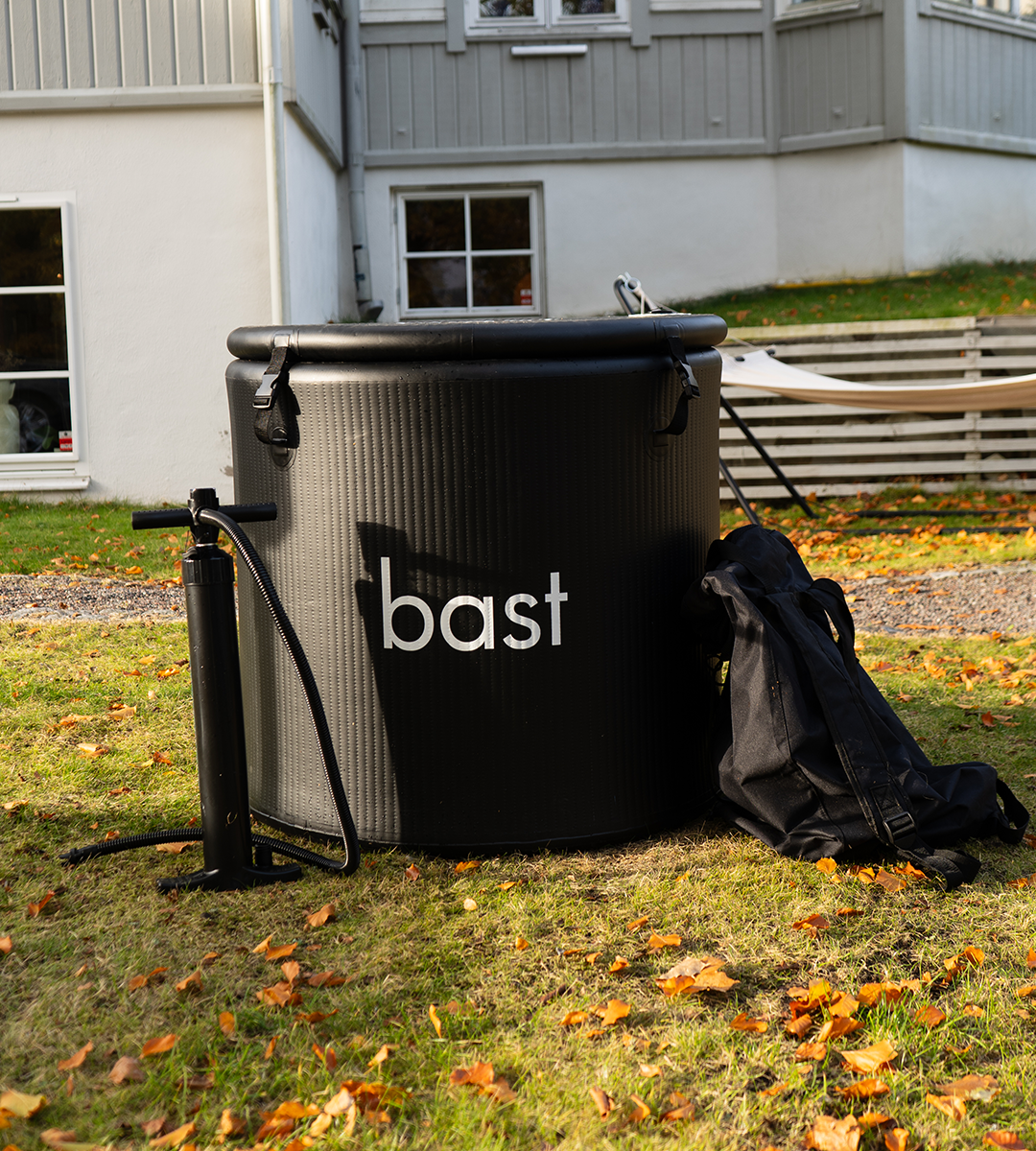Frost Ice Bath Premium-pakke med lokk, termometer, isform, pumpe og bæreveske